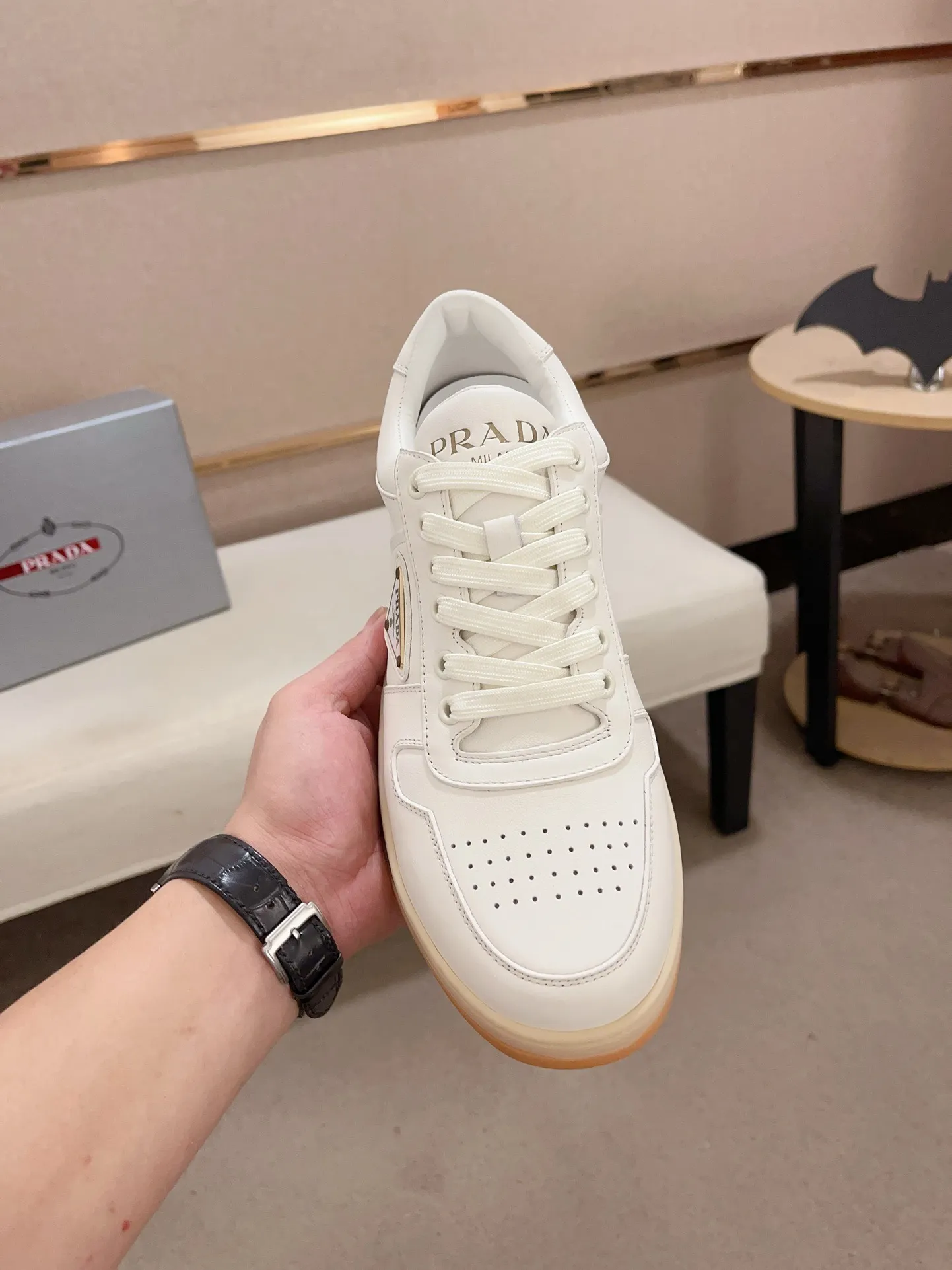 Factory price 540💰 ✔️✔️✔️High version High-quality new PRADA counters are available simultaneously, new men's shoes, 😘Material: Made of patent cowhide with breathable mesh. Inside: cowhide with breathable mesh 👍🏿 high-end ☄️ open-molded non-slip rubber outsole, exquisite lines, simple and elegant, comfortable and high-end for leisure travel. Code number: 38 to 44 (45 can be customized and 46 cannot be returned or exchanged)
